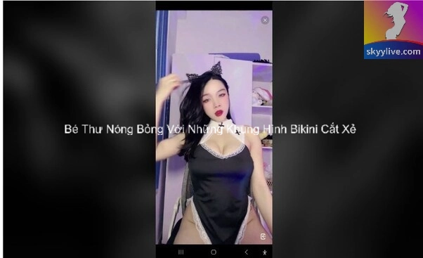 Bé Thư Nóng Bỏng Với Những Khung Hình Bikini Cắt Xẻ 6